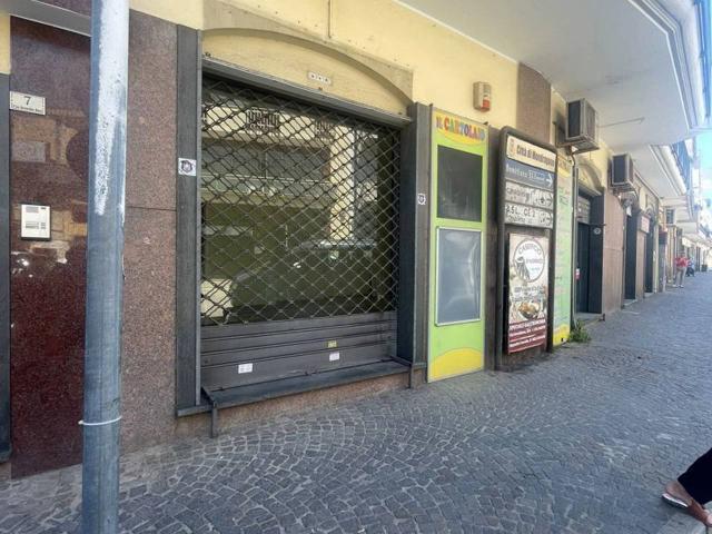 Negozio in affitto a Mondragone