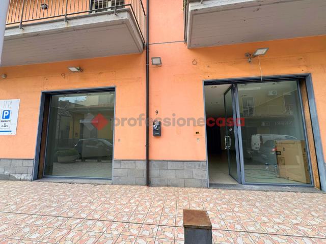 Negozio in affitto a Motta Sant'Anastasia