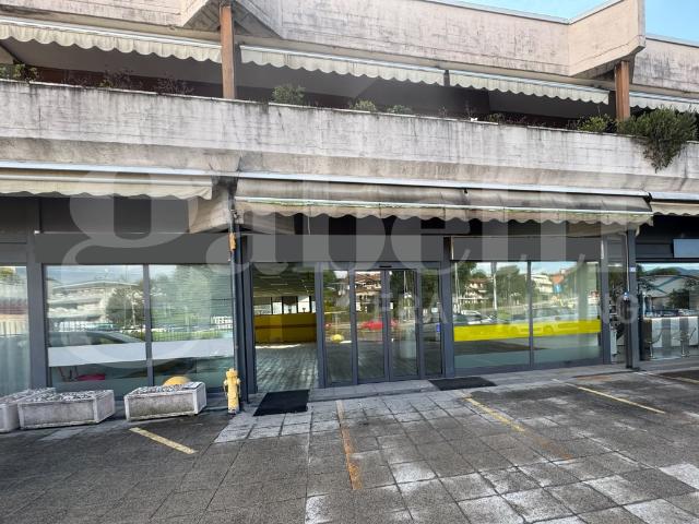 Negozio in affitto a Mozzo