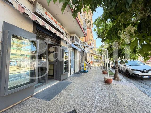 Negozio in affitto a Mugnano Di Napoli