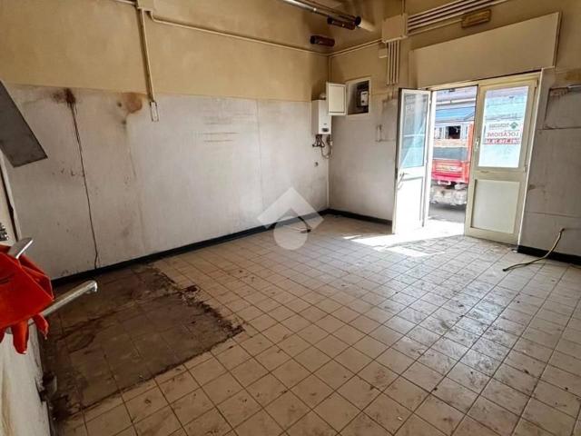 Negozio in affitto a Mugnano Di Napoli
