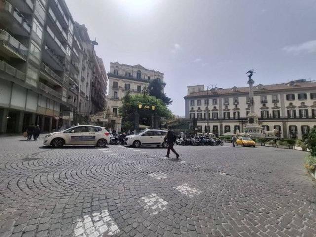 Negozio in affitto a Napoli