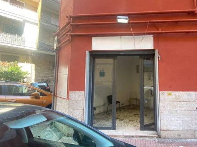 Negozio in affitto a Napoli