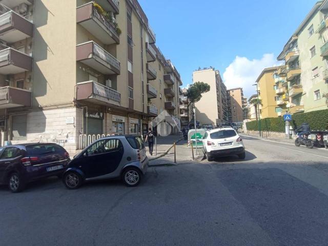Negozio in affitto a Napoli