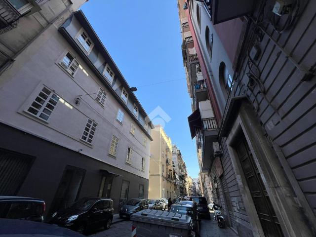 Negozio in affitto a Napoli
