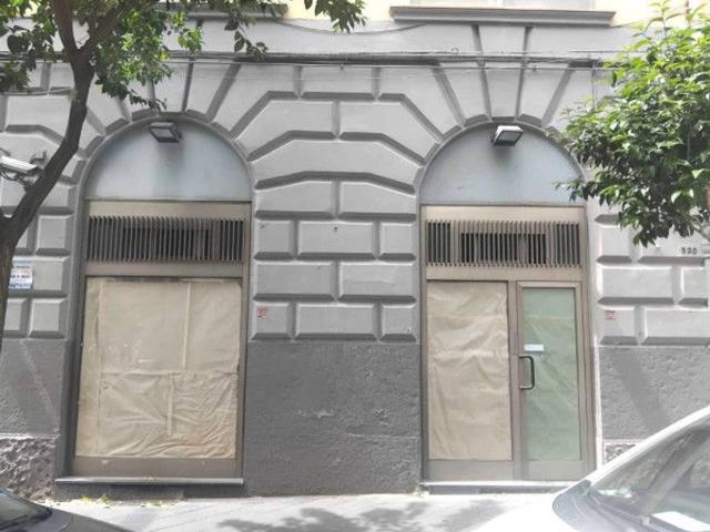 Negozio in affitto a Napoli