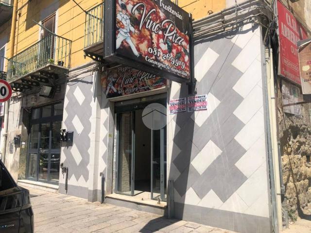 Negozio in affitto a Napoli