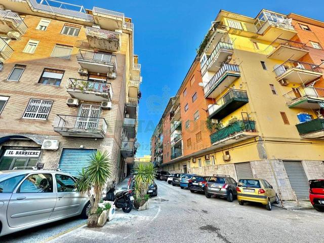 Negozio in affitto a Napoli