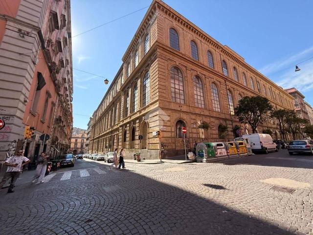 Negozio in affitto a Napoli