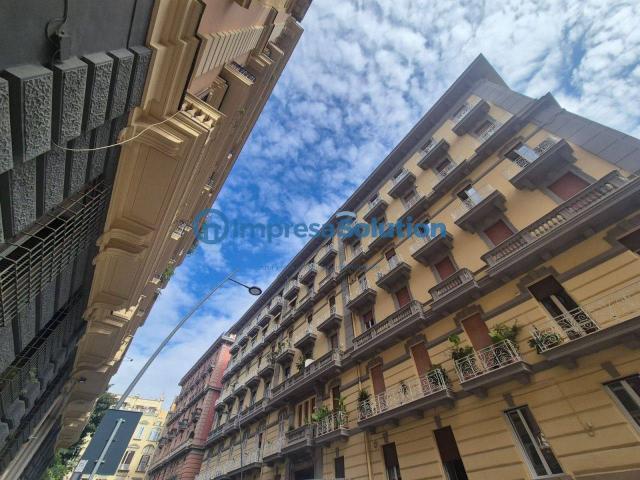 Negozio in affitto a Napoli