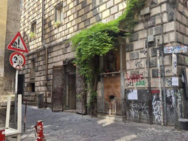 Negozio in affitto a Napoli
