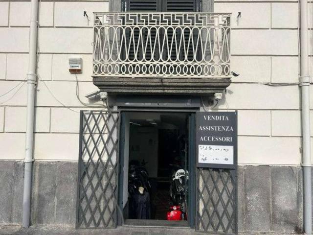 Negozio in affitto a Napoli
