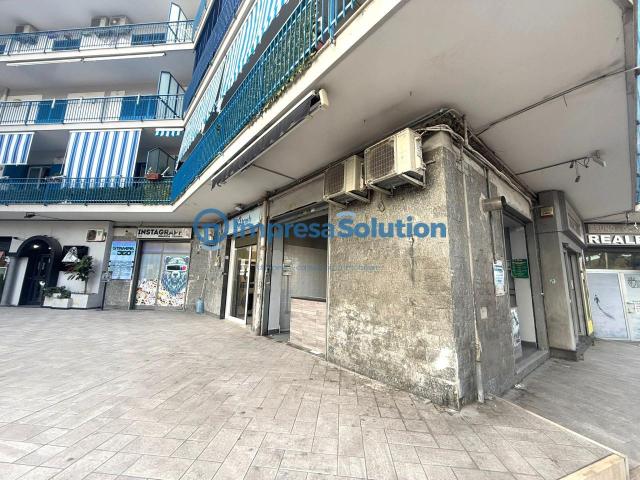 Negozio in affitto a Napoli