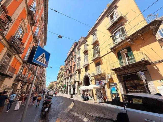 Negozio in affitto a Napoli