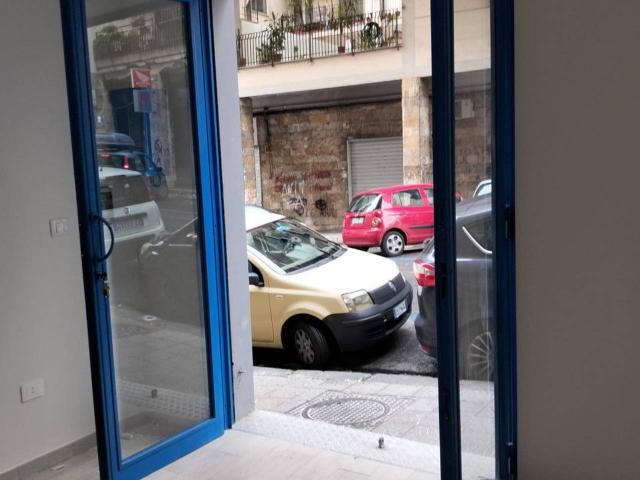 Negozio in affitto a Napoli