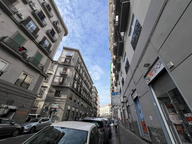 Negozio in affitto a Napoli