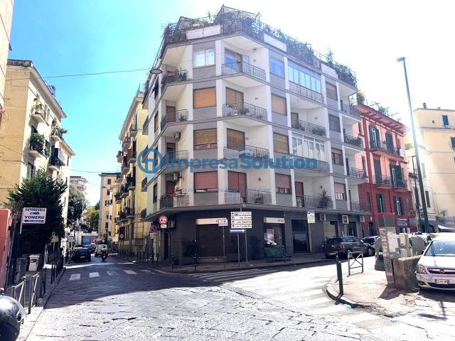 Negozio in affitto a Napoli