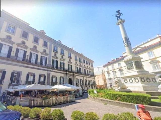 Negozio in affitto a Napoli