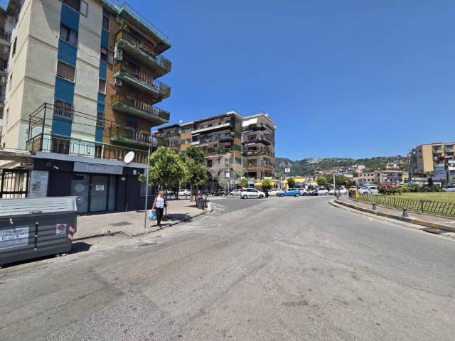 Negozio in affitto a Napoli