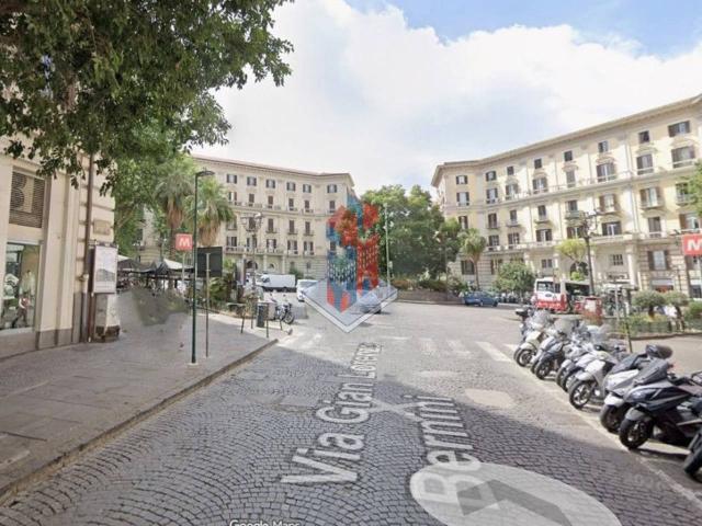 Negozio in affitto a Napoli