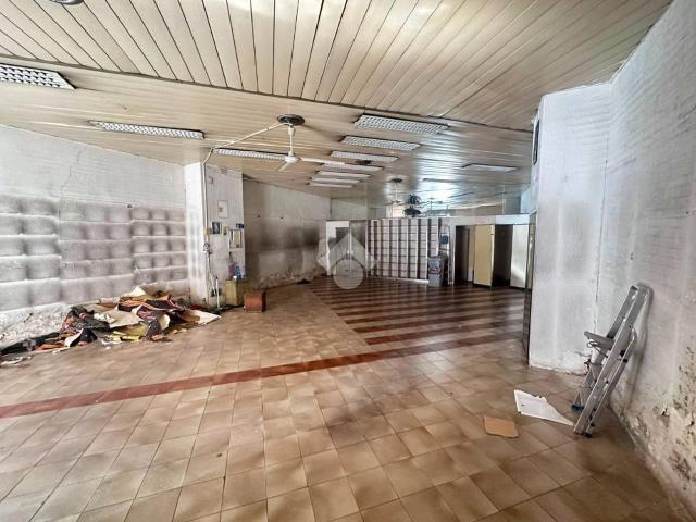 Negozio in affitto a Napoli
