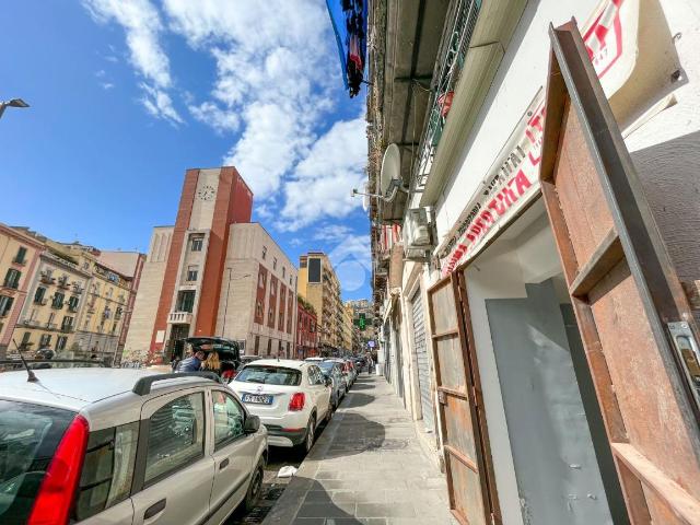 Negozio in affitto a Napoli