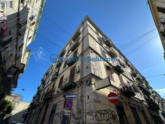 Negozio in affitto a Napoli