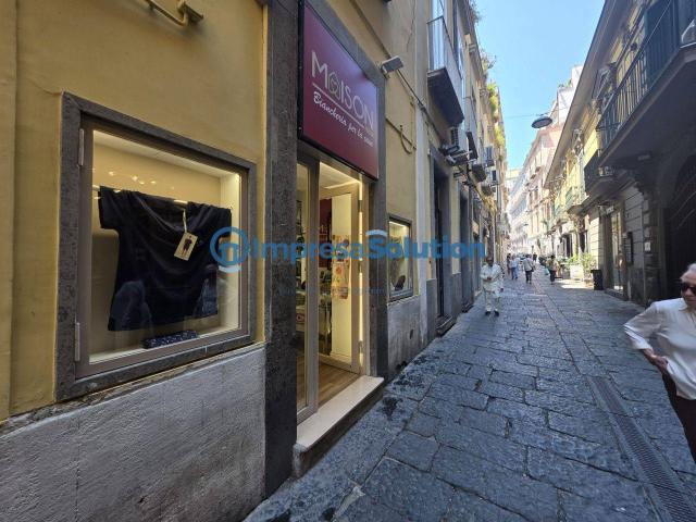 Negozio in affitto a Napoli