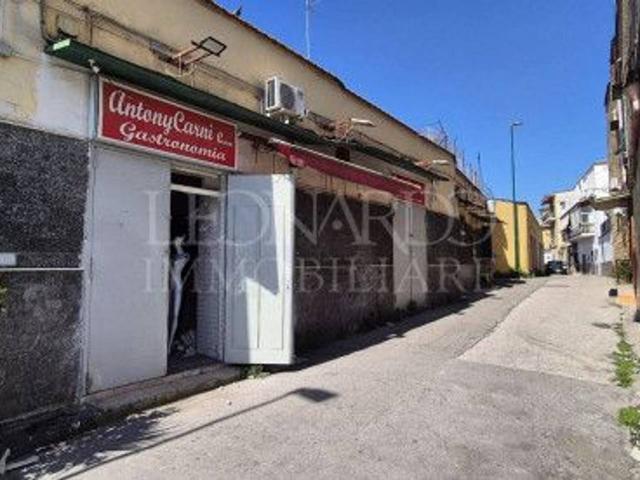 Negozio in affitto a Napoli