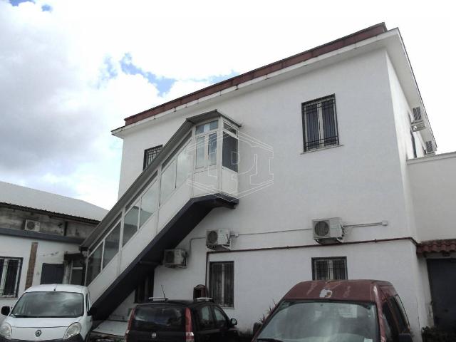 Negozio in affitto a Napoli