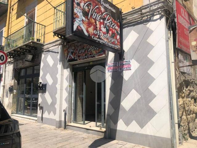 Negozio in affitto a Napoli