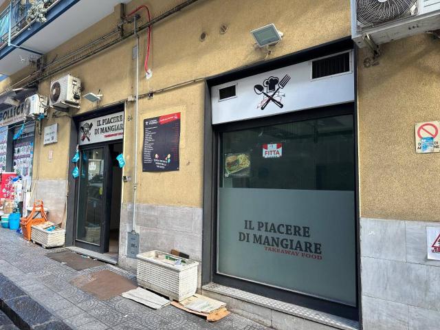 Negozio in affitto a Napoli