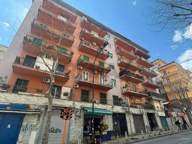 Negozio in affitto a Napoli