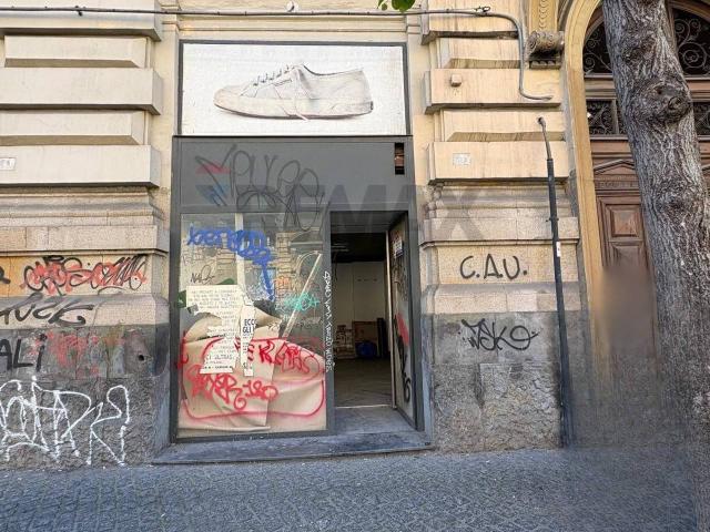 Negozio in affitto a Napoli