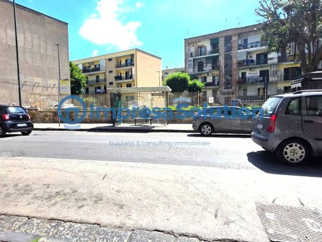 Negozio in affitto a Napoli