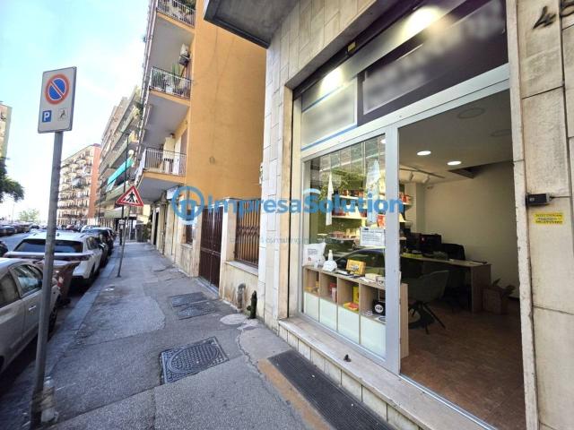 Negozio in affitto a Napoli