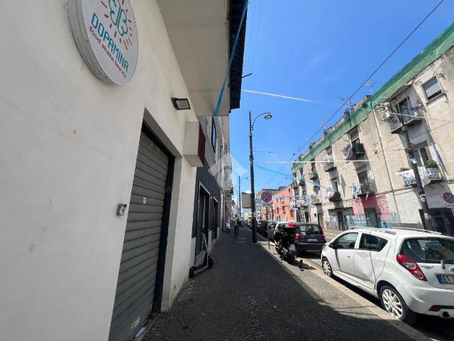 Negozio in affitto a Napoli