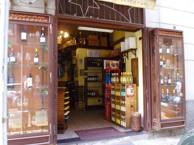 Negozio in affitto a Napoli