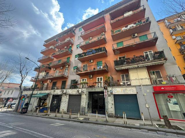 Negozio in affitto a Napoli