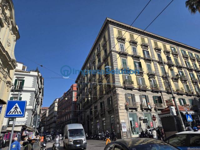 Negozio in affitto a Napoli