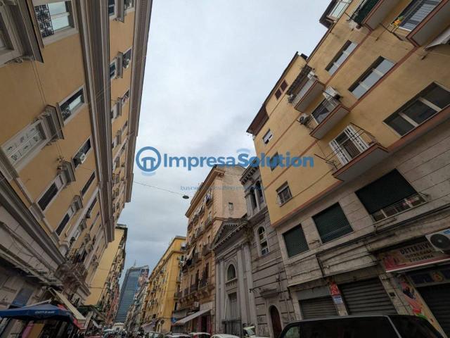 Negozio in affitto a Napoli