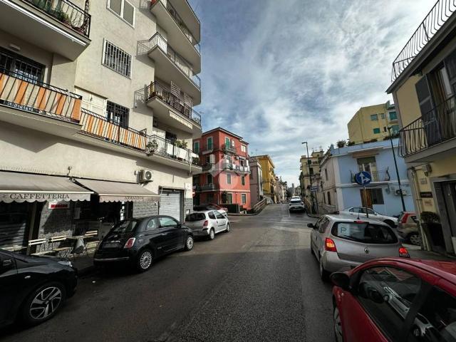 Negozio in affitto a Napoli