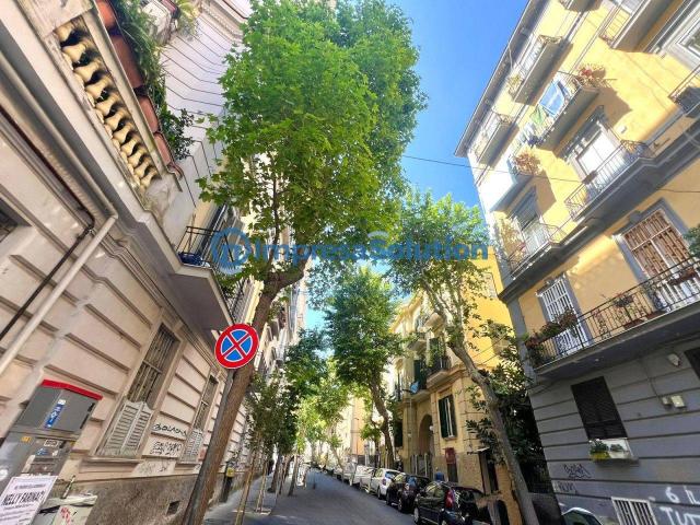 Negozio in affitto a Napoli