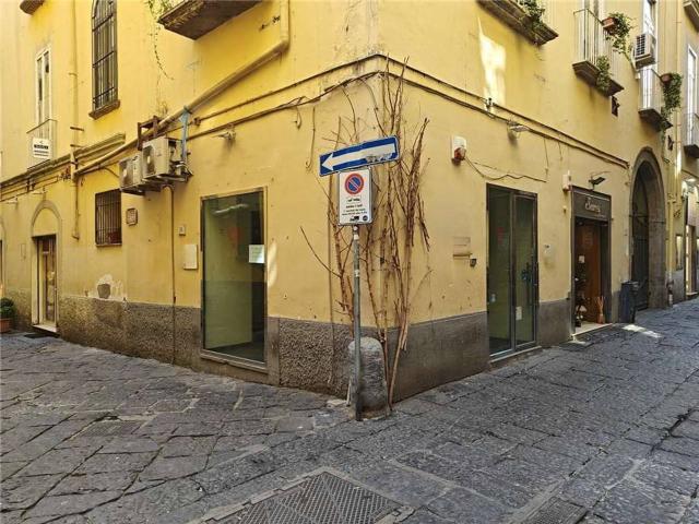 Negozio in affitto a Napoli