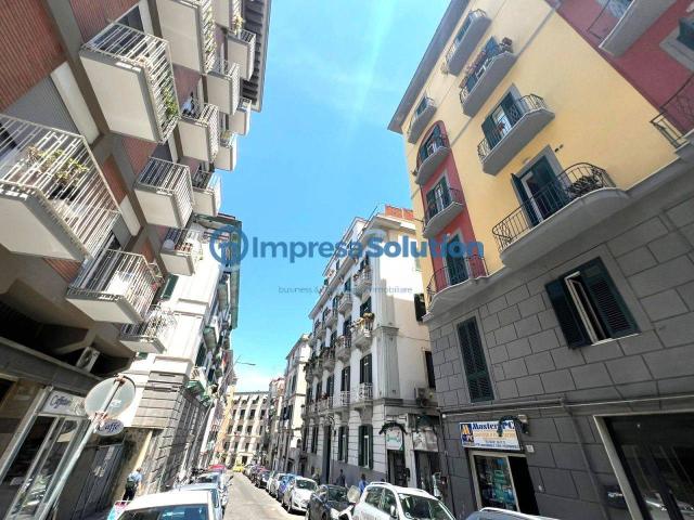 Negozio in affitto a Napoli