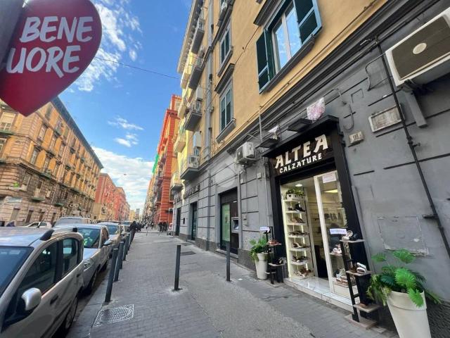 Negozio in affitto a Napoli
