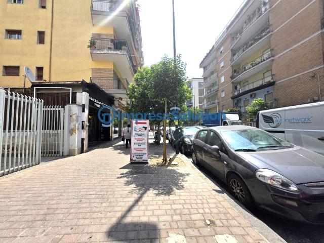 Negozio in affitto a Napoli