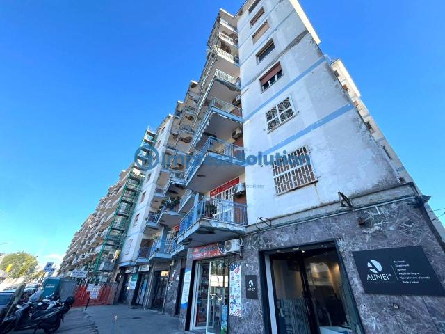Negozio in affitto a Napoli