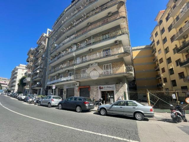 Negozio in affitto a Napoli