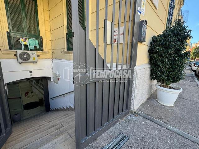 Negozio in affitto a Napoli